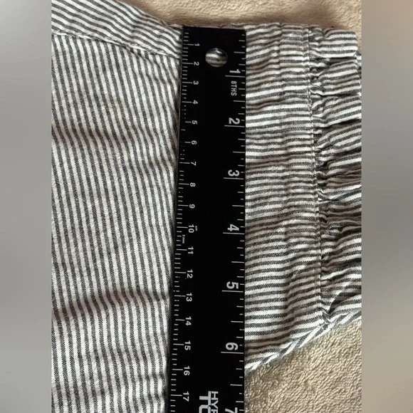 Eskey Gray White Pinstripe Ruffle Trim 100% Cotton Top Size M - Picture 9 of 9